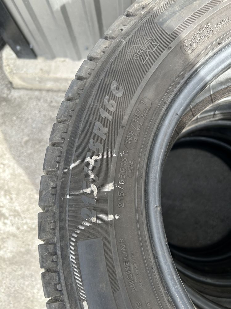 Хороший комплект 215/65/16с Michelin Agilis