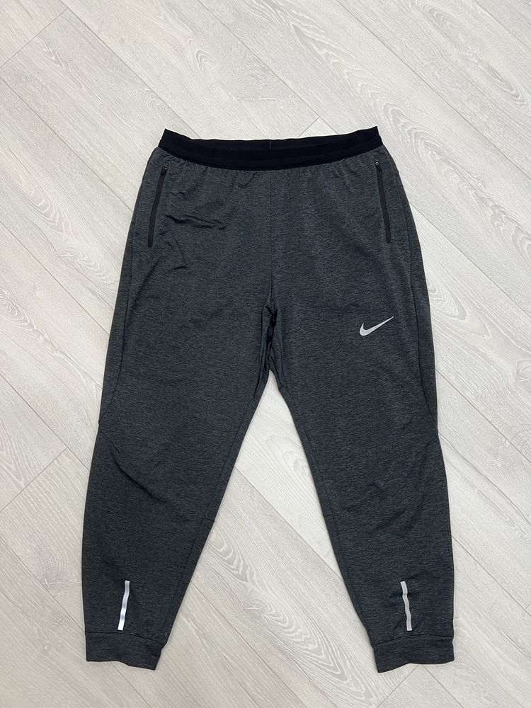 Брюки Nike M NK Dry PHNM Dri-FIT оригинал б/у в идеальном состоянии