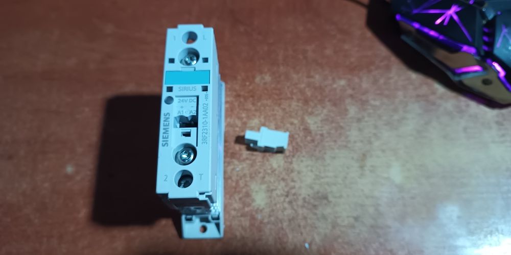 Siemens stycznik półprzewodnikowy 10,5A 24‑230V AC 24V 3RF2310‑1AA02