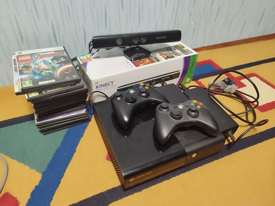 Оригінальний XBOX 360 E Slim 250GB + Kinect до нього + Всі ігри на фот