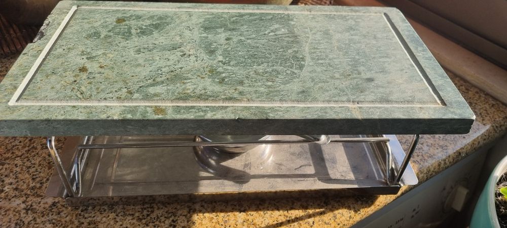 Pedra para grelhar carne na mesa. Ótimo para convívio.