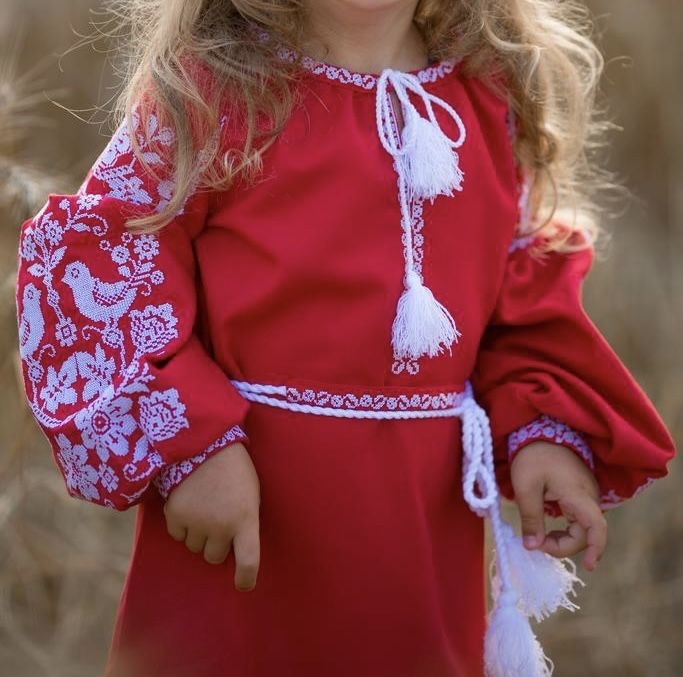 Продам вишиванку на дівчинку