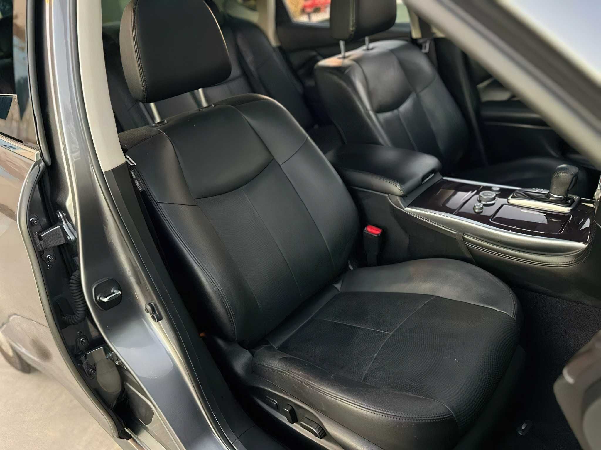 Infiniti Q70 Luxe 2018