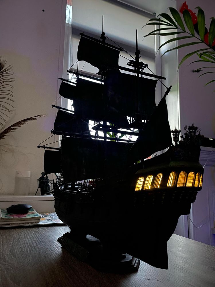 Корабель Чорна Перлина Black Pearl жемчужина