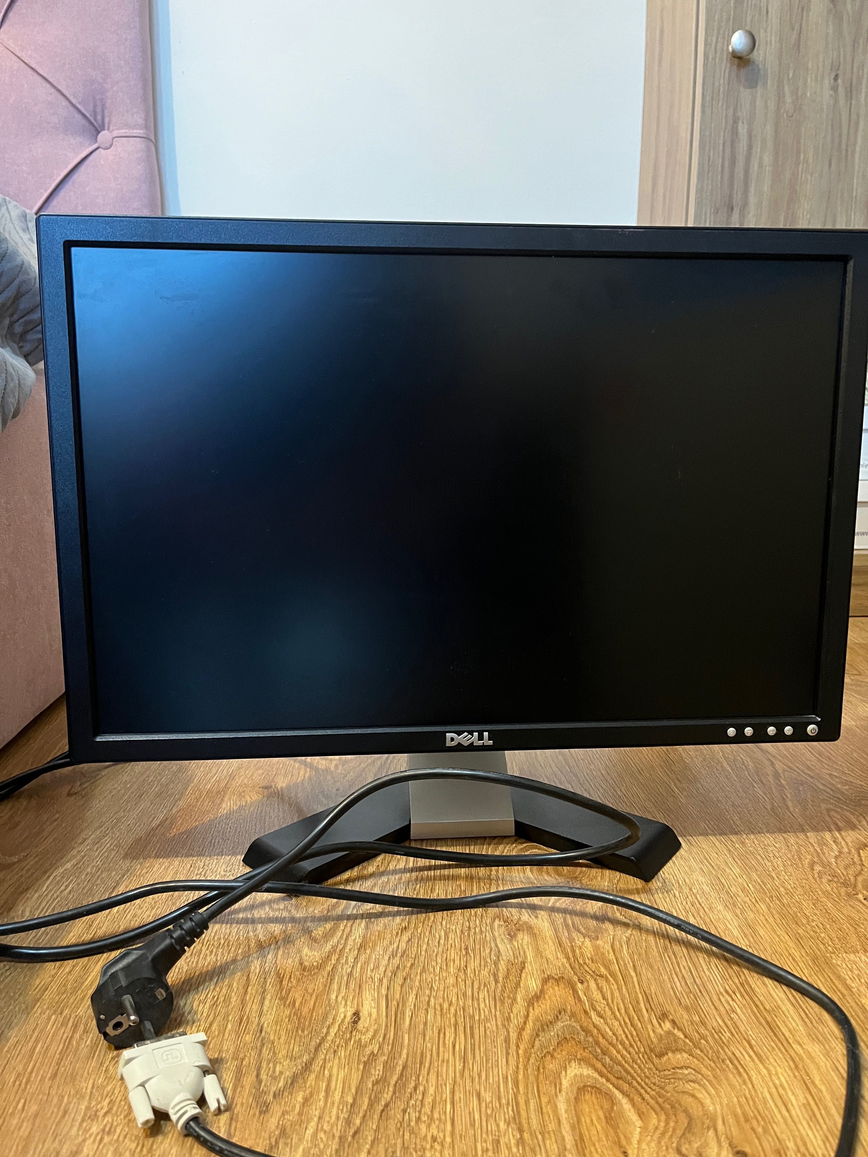 Monitor DELL + Komputer, gratis klawiatura