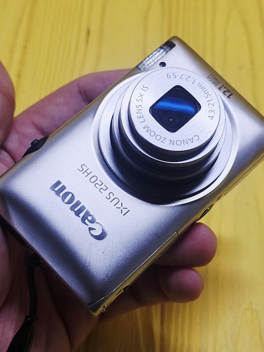 Компактный фотоаппарат Canon Digital IXUS 220 HS Silver