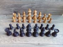 figury i pionki drewniane 32 sztuki +pudełko