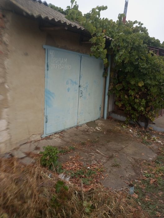 Гараж в кооп.Автомобилист возле больницы размер 6 х 4 не течет.