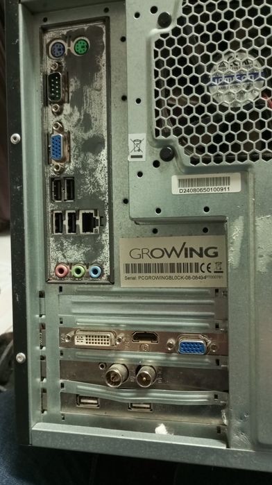 PC antigo para peças.