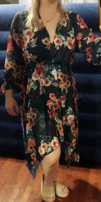 Sukienka asymetryczna w kwiaty