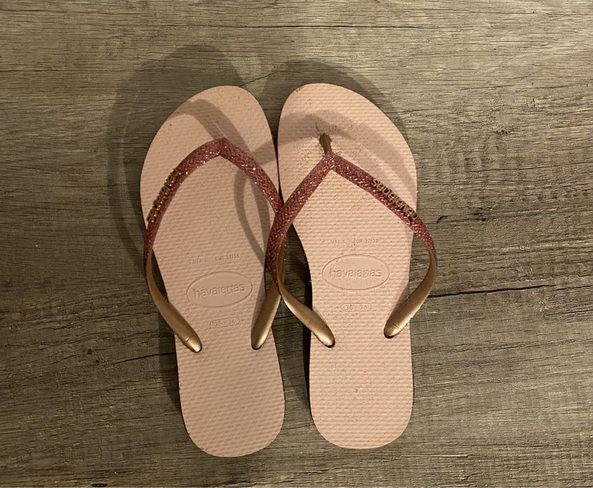 Havaianas- Novas- Cor Rosa bebê com brilhantes , tamanho 37/38