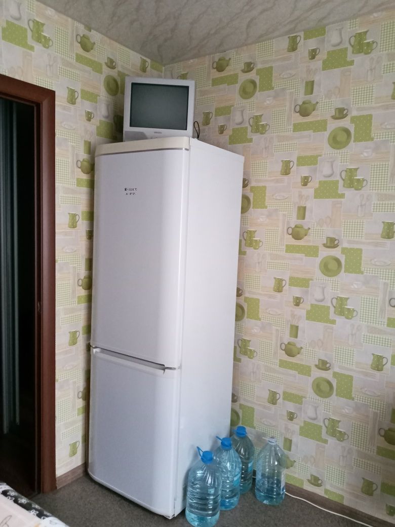 Хозяйка .Сдам комнату  в 3-х кв.