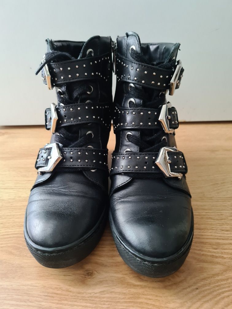 Buty na koturnie, botki Carinii by Maja Sablewska