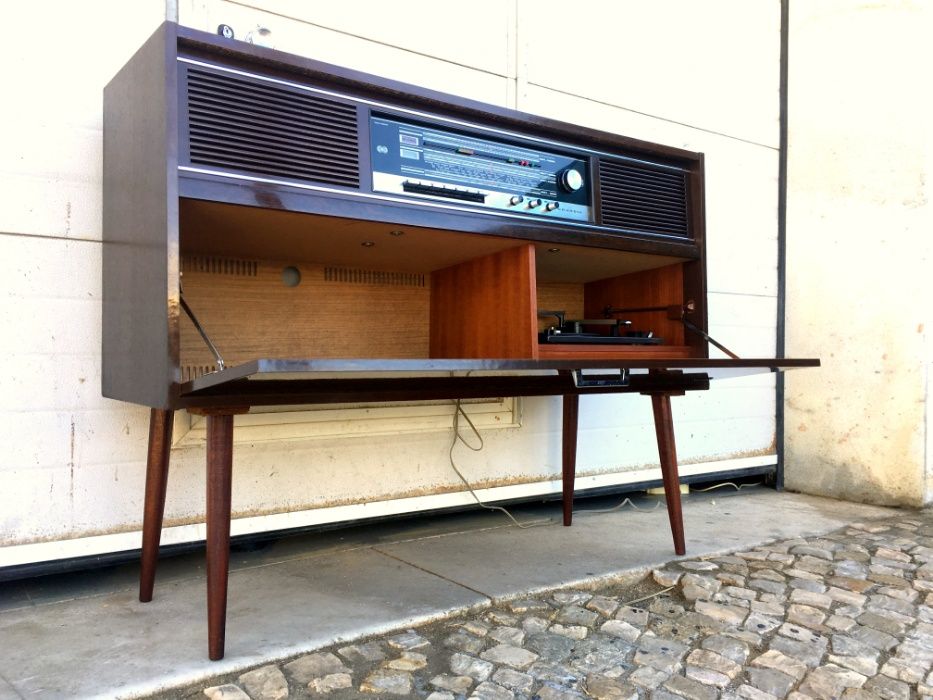 Aparador rádio gira discos Grundig a funcionar 118comp X 36prof X 89al