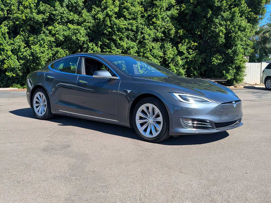 Tesla Model S      2018
