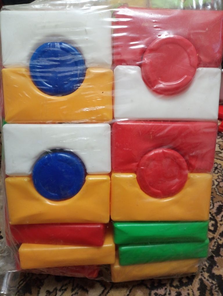 Кубики пластмассовые