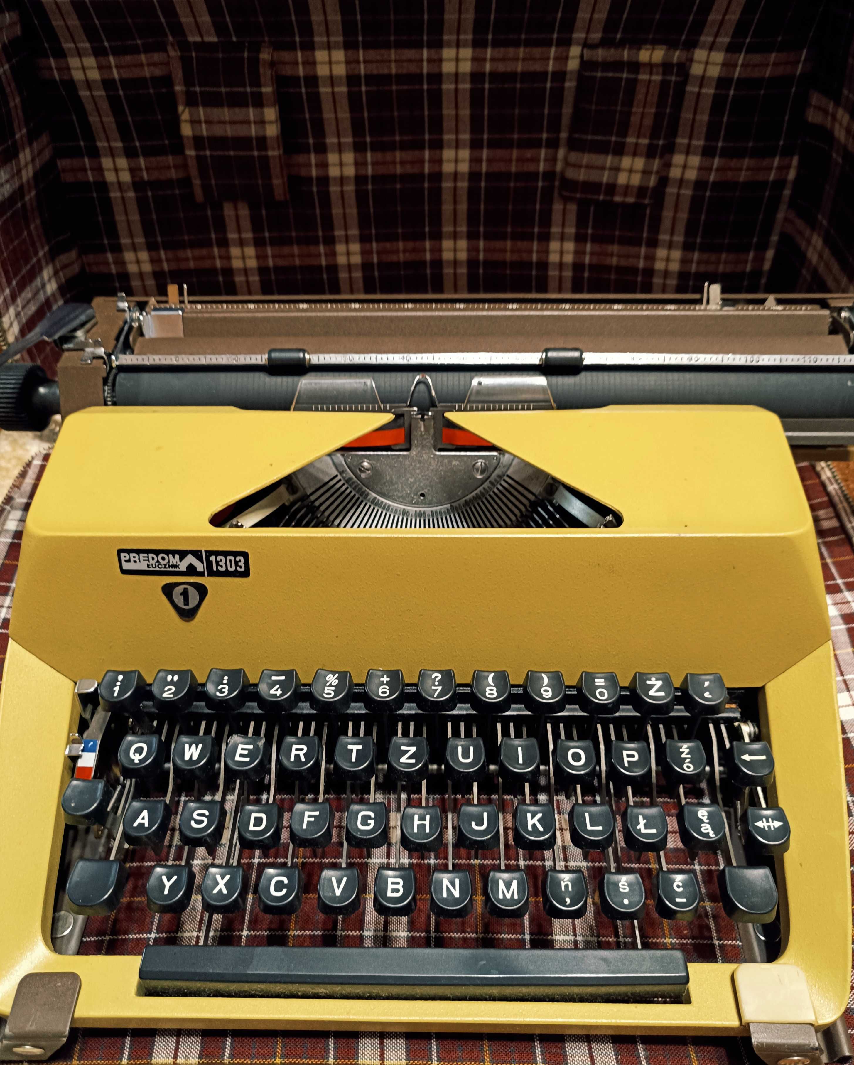 Maszyna do pisania Predom Łucznik 1303