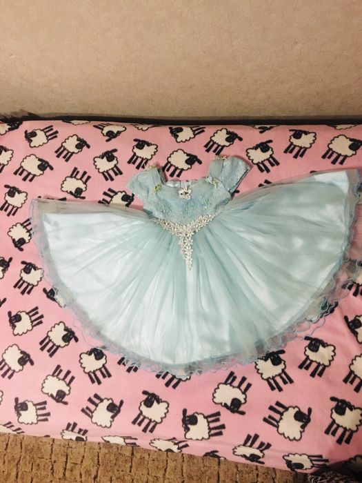 Детские нарядные платьица разм. 24, 26 и 30-32 (2,3г. и 7лет)