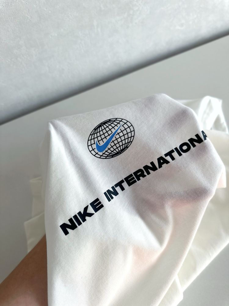 Жіноча футболка Nike
