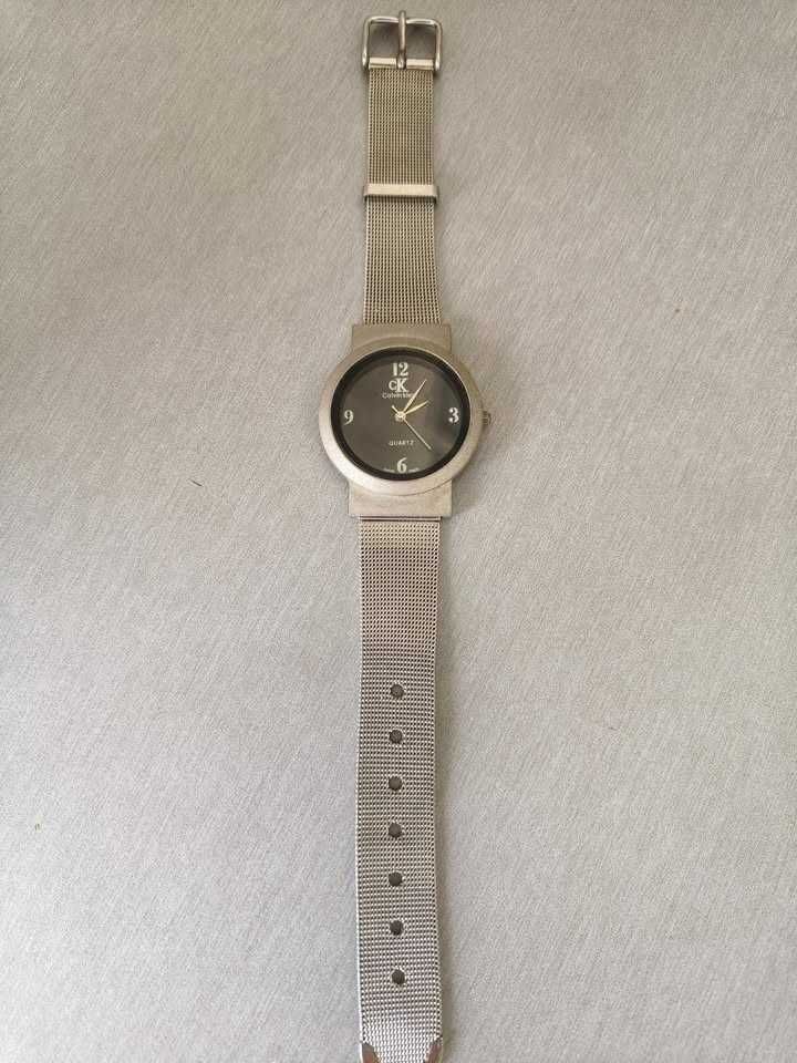 Motorola V3i Dourado c/Novo Funcionar Oferta Relogio CK