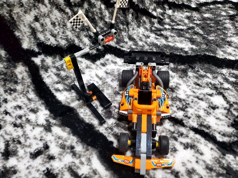 Lego Technic 42104 Wyścigówka Pomarańczowa