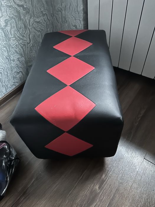 Пуф для сидіння шкіряний