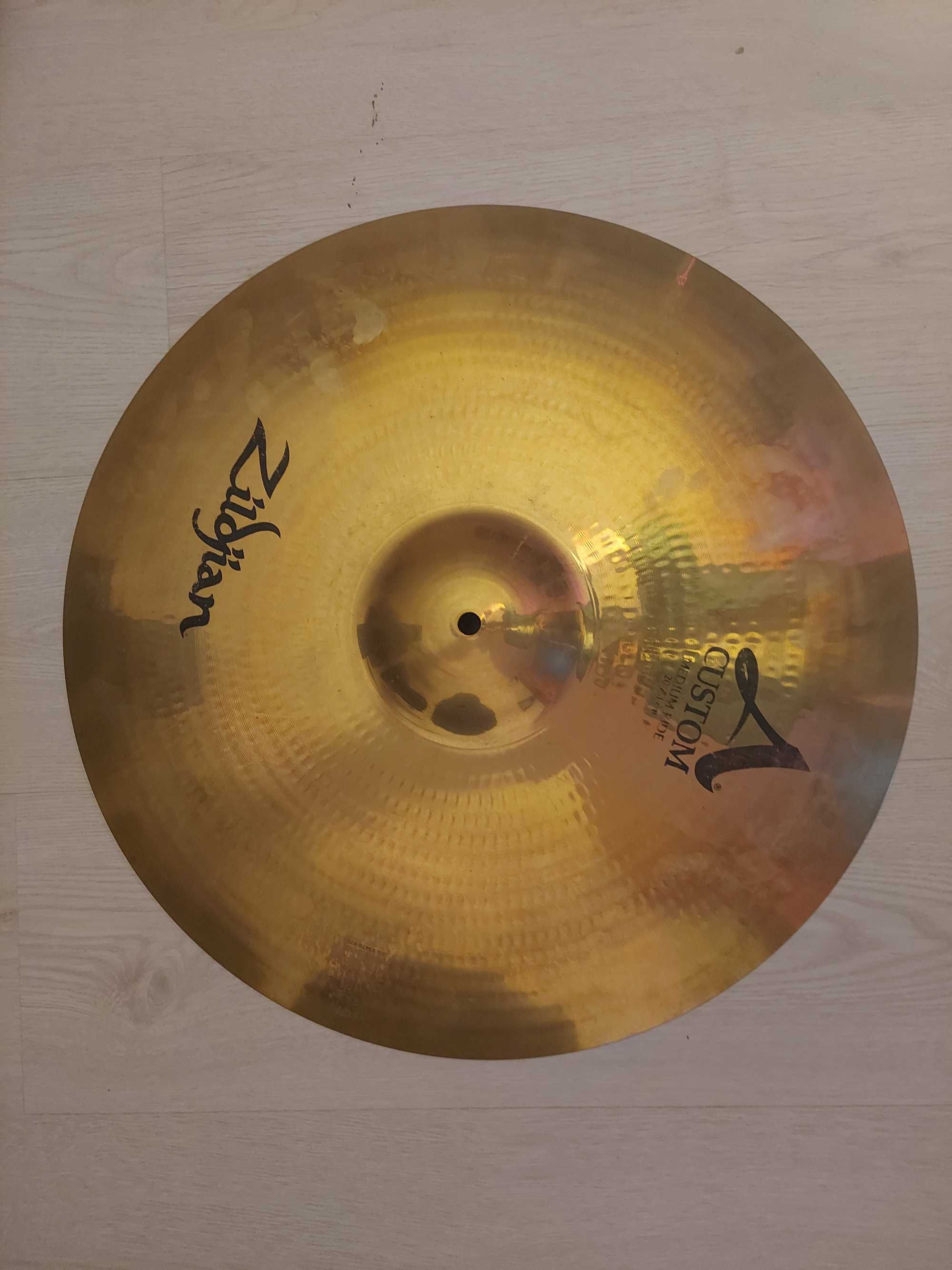 Pratos Zildjian A Custom e Sabian B8X