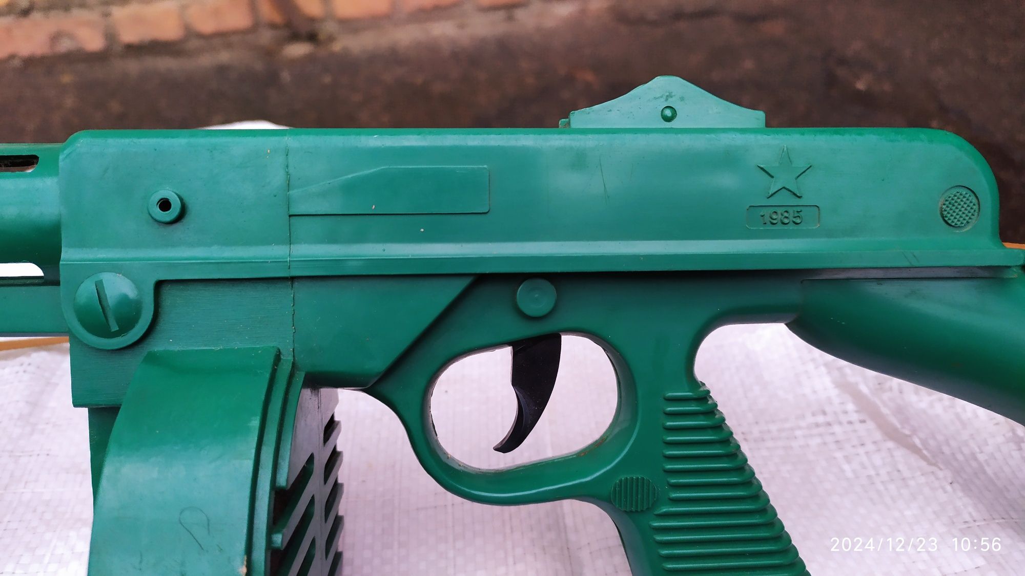 Продам детский игрушечный автомат Томпсон со звуком.