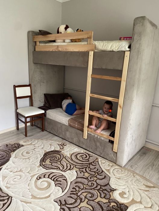 Двоповерхове ліжко в новому стані