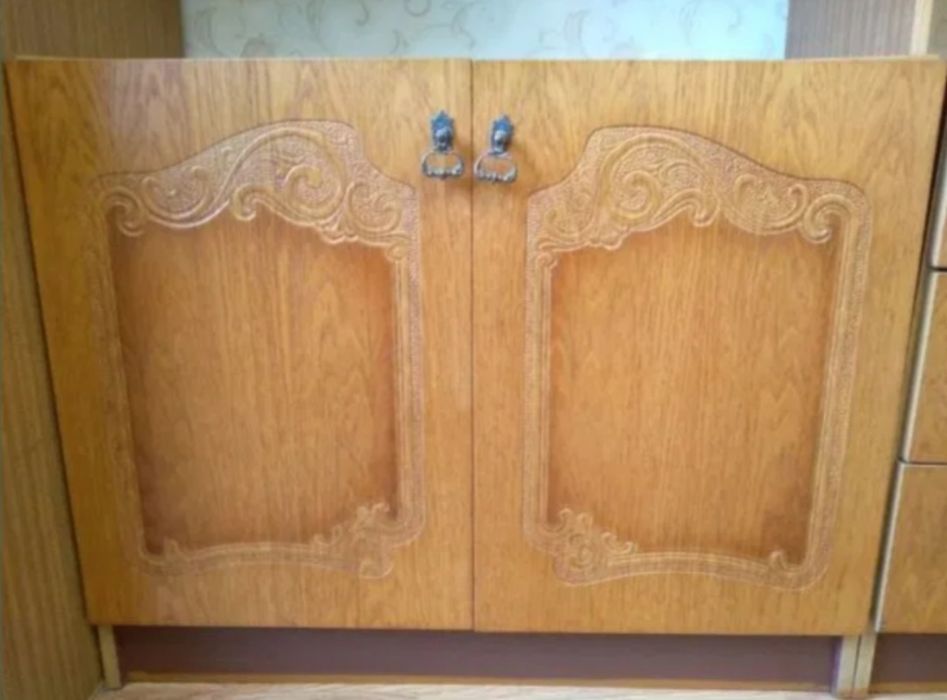 Шкафи, трельяж, стінка у вітальню