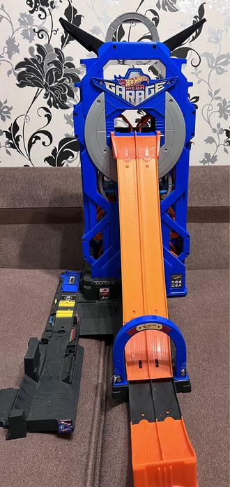 Хот Вілс Мега Гараж Hot Wheels Mega Car Garage Vehicle Playset