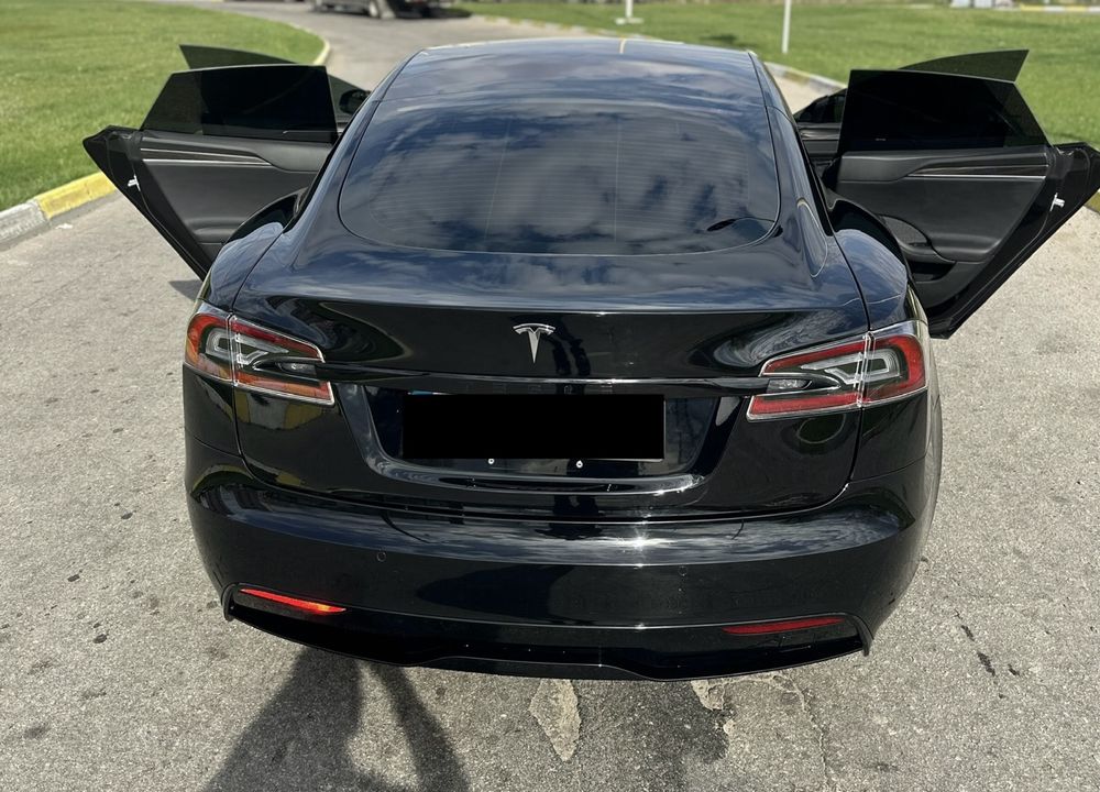 Tesla model S Long Range