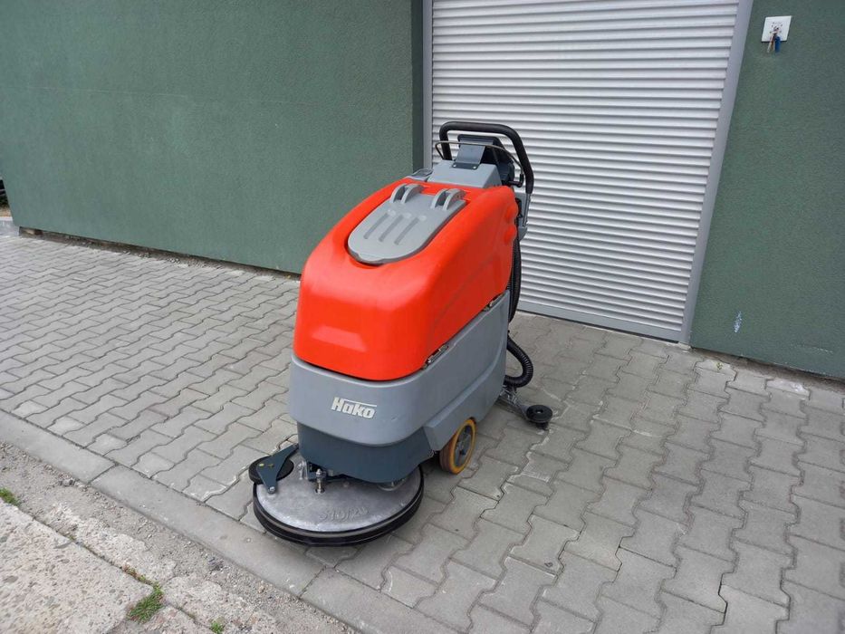 Szorowarka z trakcją Hako B 45 CL TB510