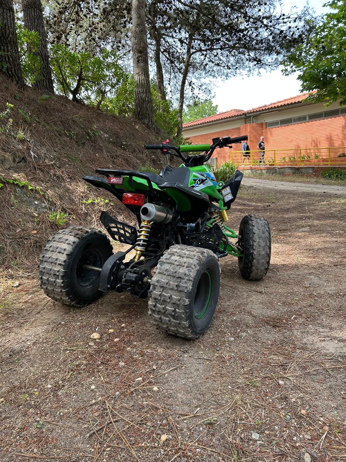 Moto-quatro Tox 125