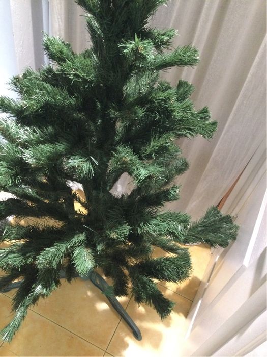 Продам искусственную елку.