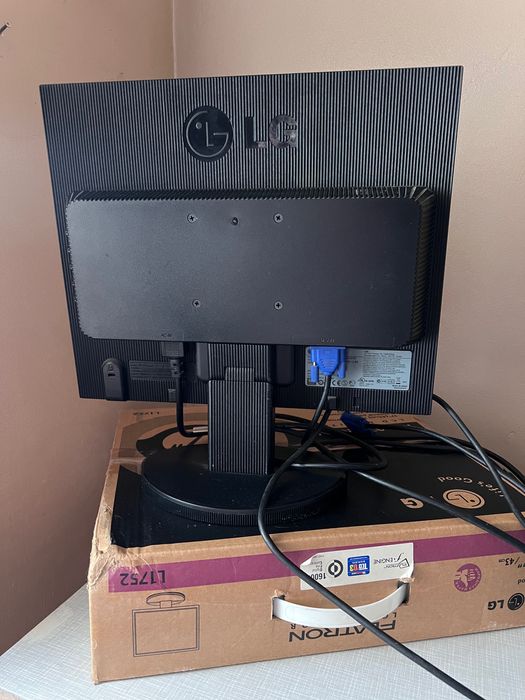 Монітор LG 17” VGA, кабелі в комплекті