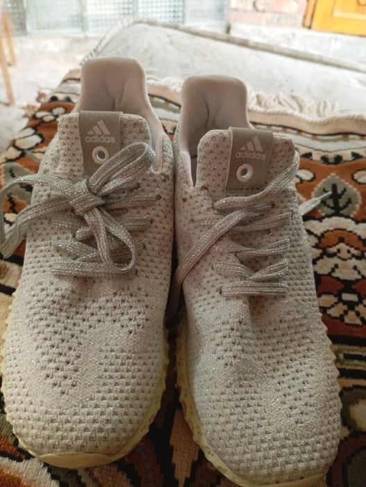 Продам женские кроссовки 36р