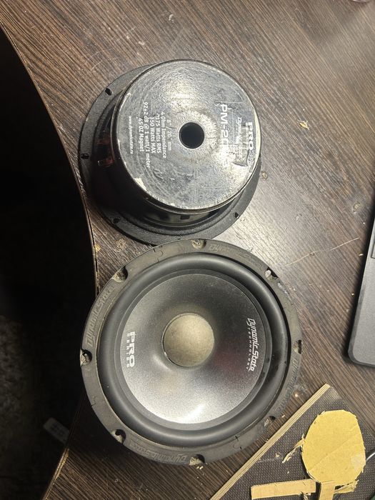 Динаміки Бас В задню полку