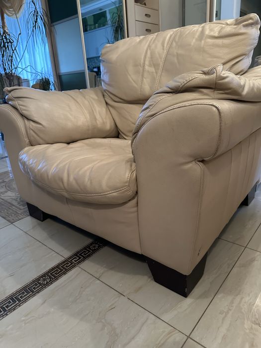 Крісло шкіряне бежеве