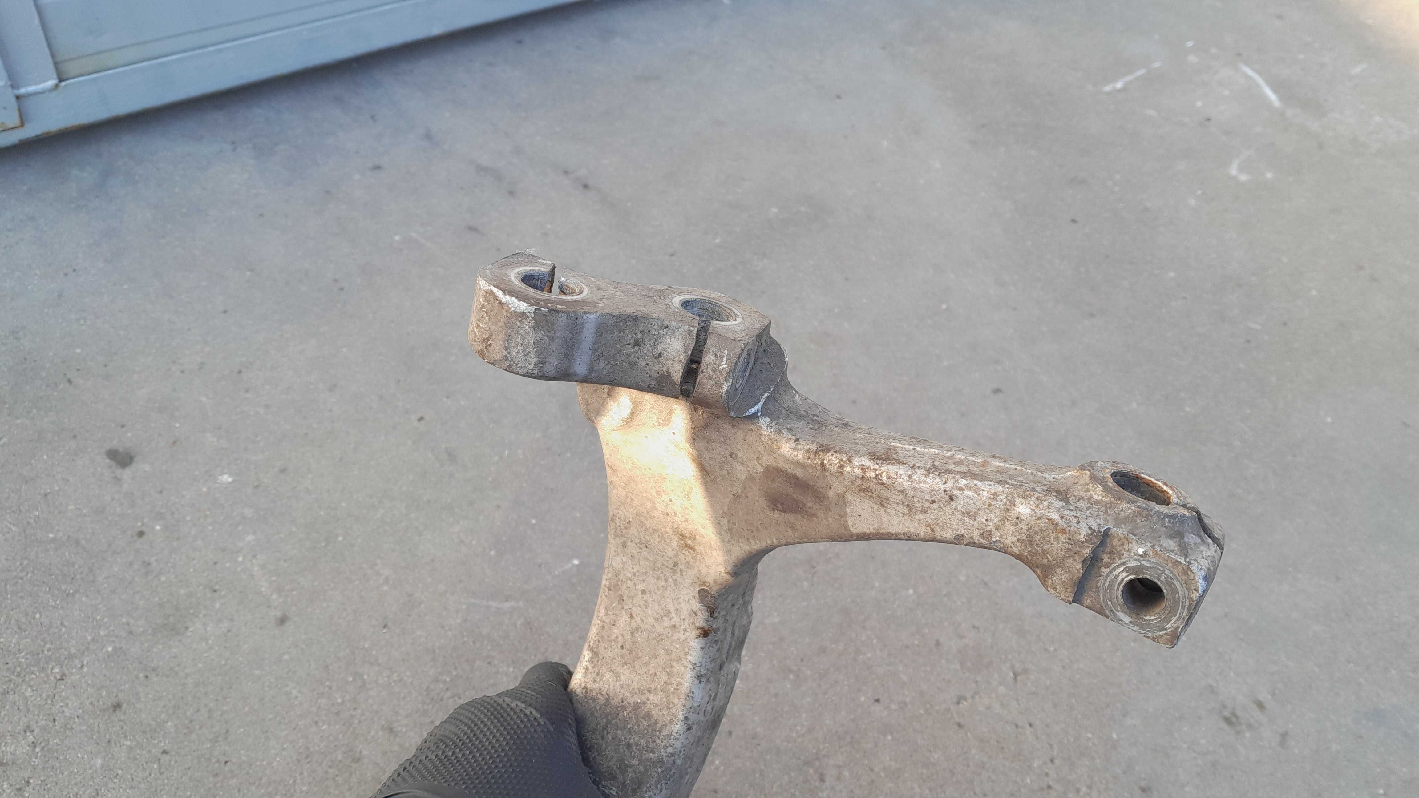 Zwrotnica aluminiowa LEWA przód przednia kompletna AUDI A6 C5 LIFT