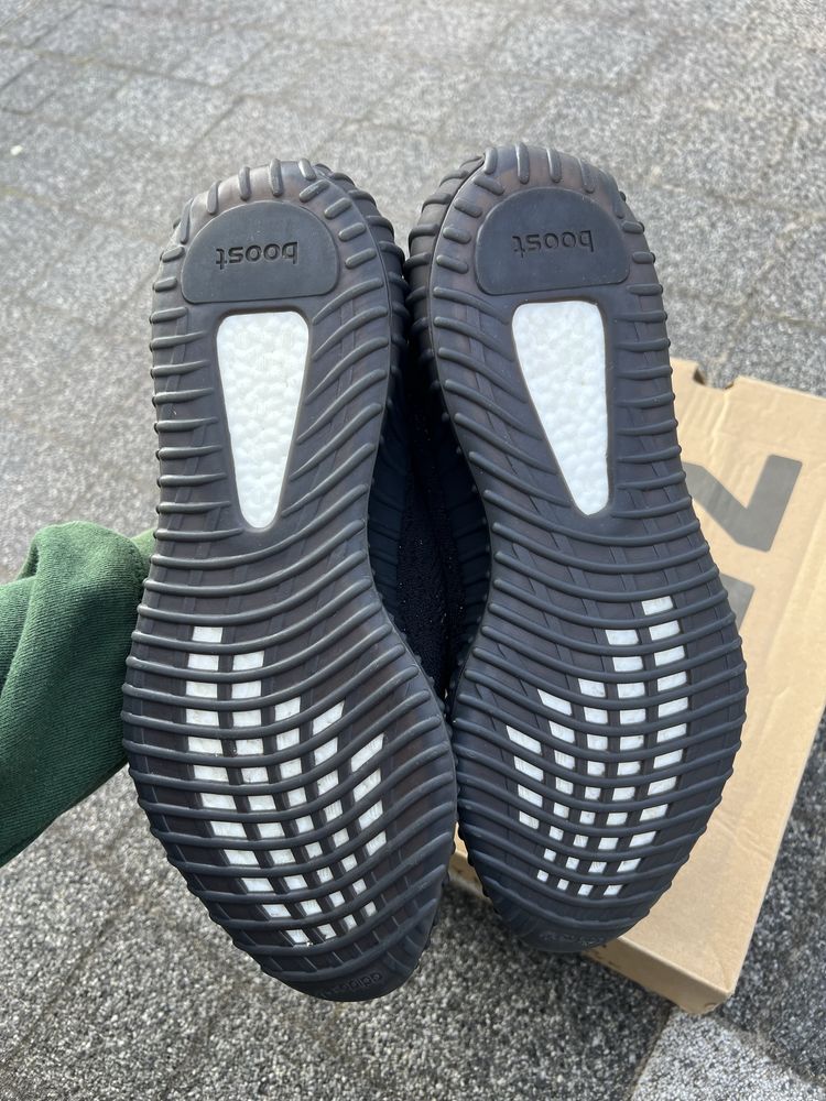 Adidas Yeezy Boost 350 V2 Core Black Green sneakersy czarne 46 2/3