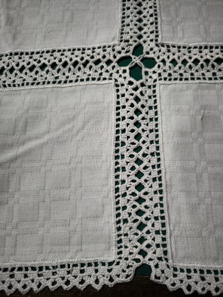 Toalha de renda com tecido