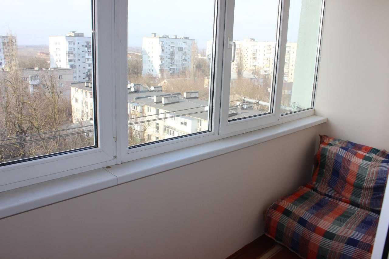 У продажу двокімнатна квартира у смт Чорноморське з видом на море