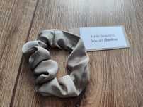 Flawless gumka do włosów scrunchie beżowa