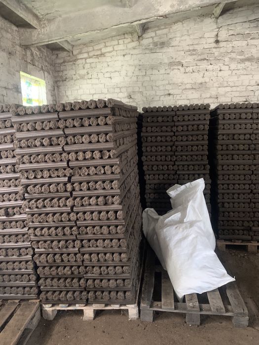 торфобрикет  брикет из зерноотходов дрова опилки в мешках