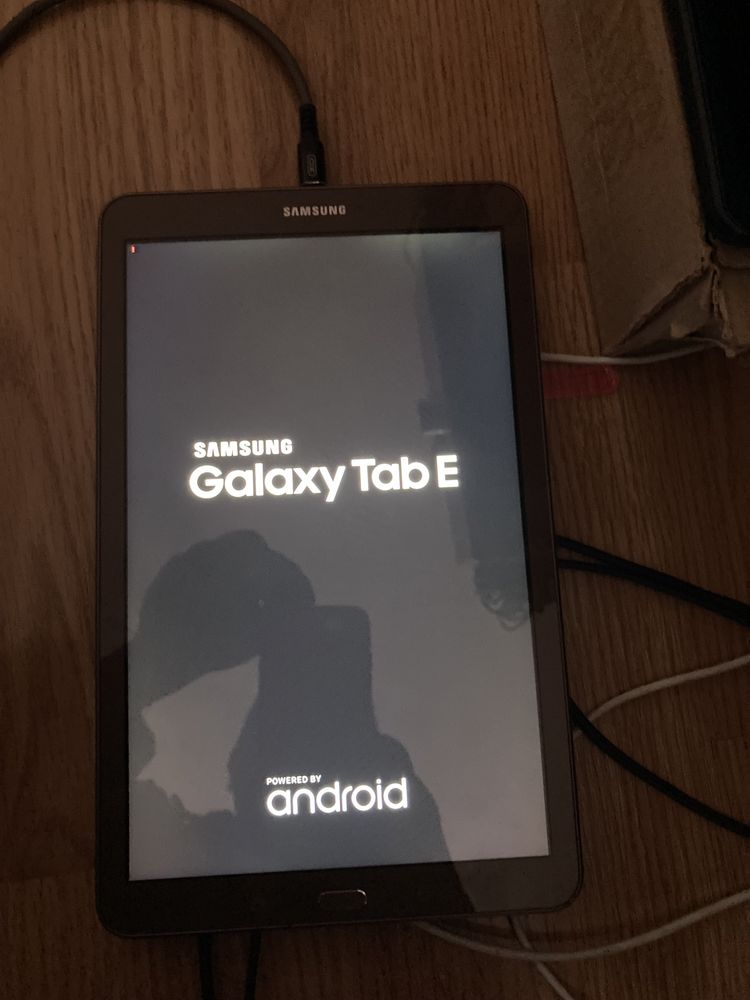 Планшет Samsung T561