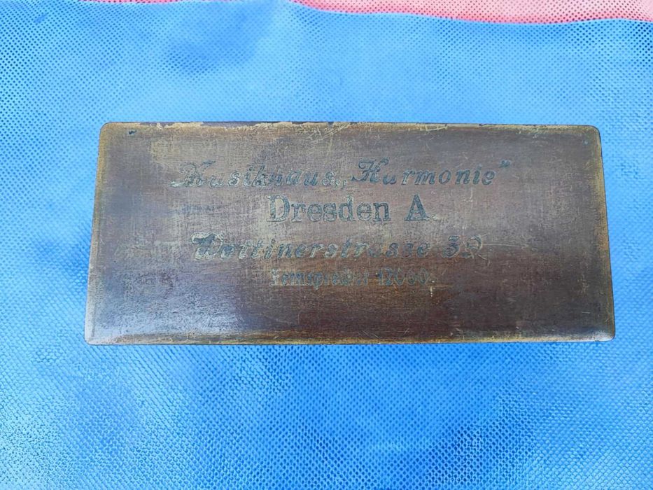 Przedwojenne igły do patefonu,gramofonu w pudełku,na górze sygnatura