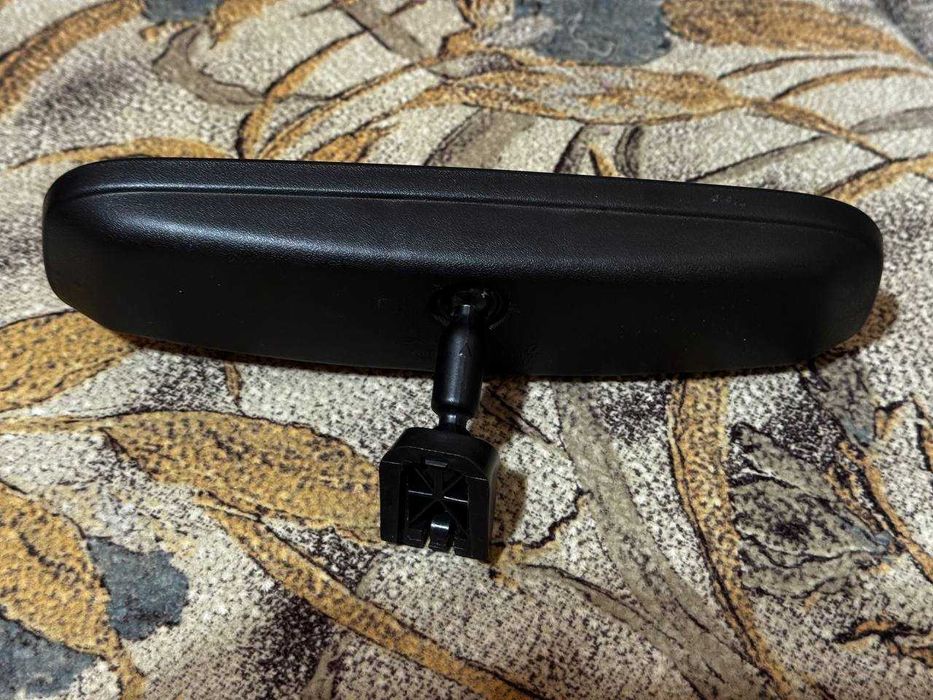 Дзеркало заднього виду (салонне)