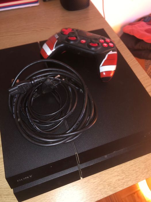 PlayStation 4 Sony 500gb + comando + cabo de alimentação
