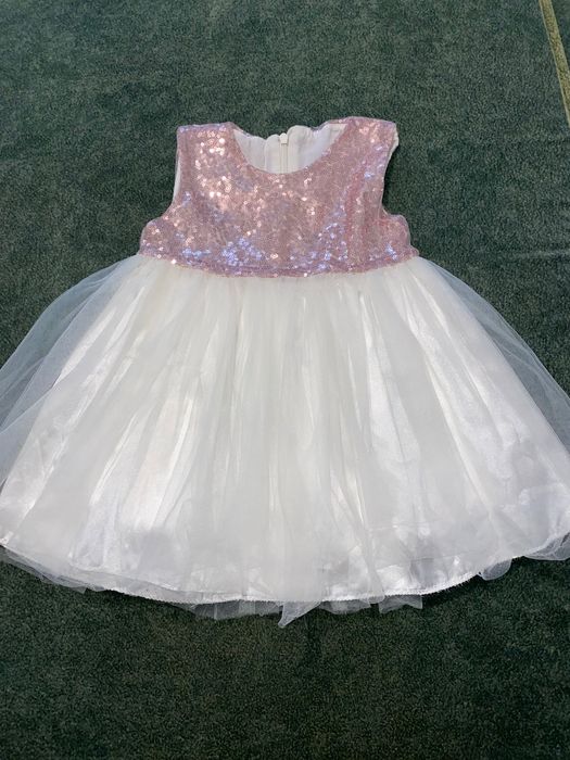 Святкова сукня для дівчинки